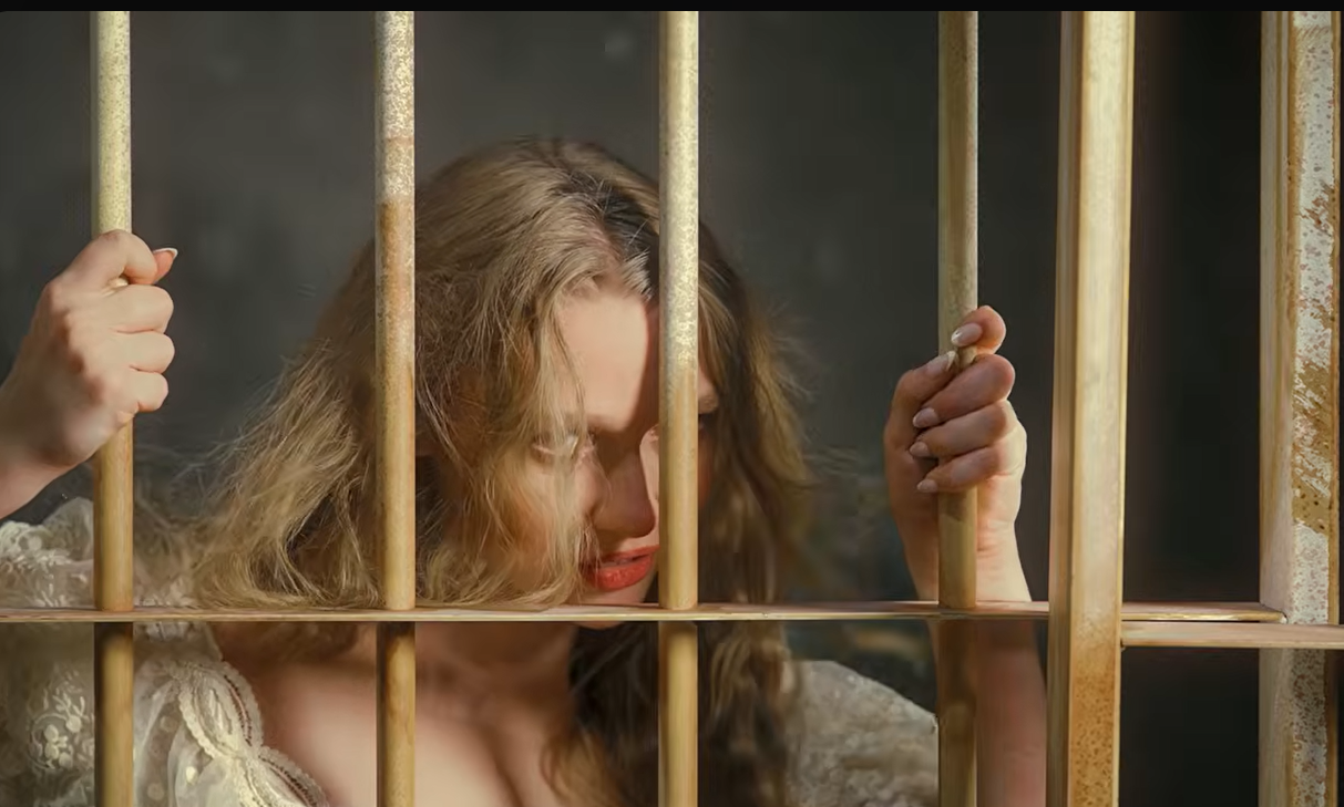 MOLLIE ELIZABETH LOCKS IN A NEW SINGLE AHEAD OF FORTHCOMING EP