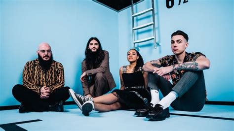 THE SKINTS KEEP THE NEW ALBUM UNDER “PRESSURE”